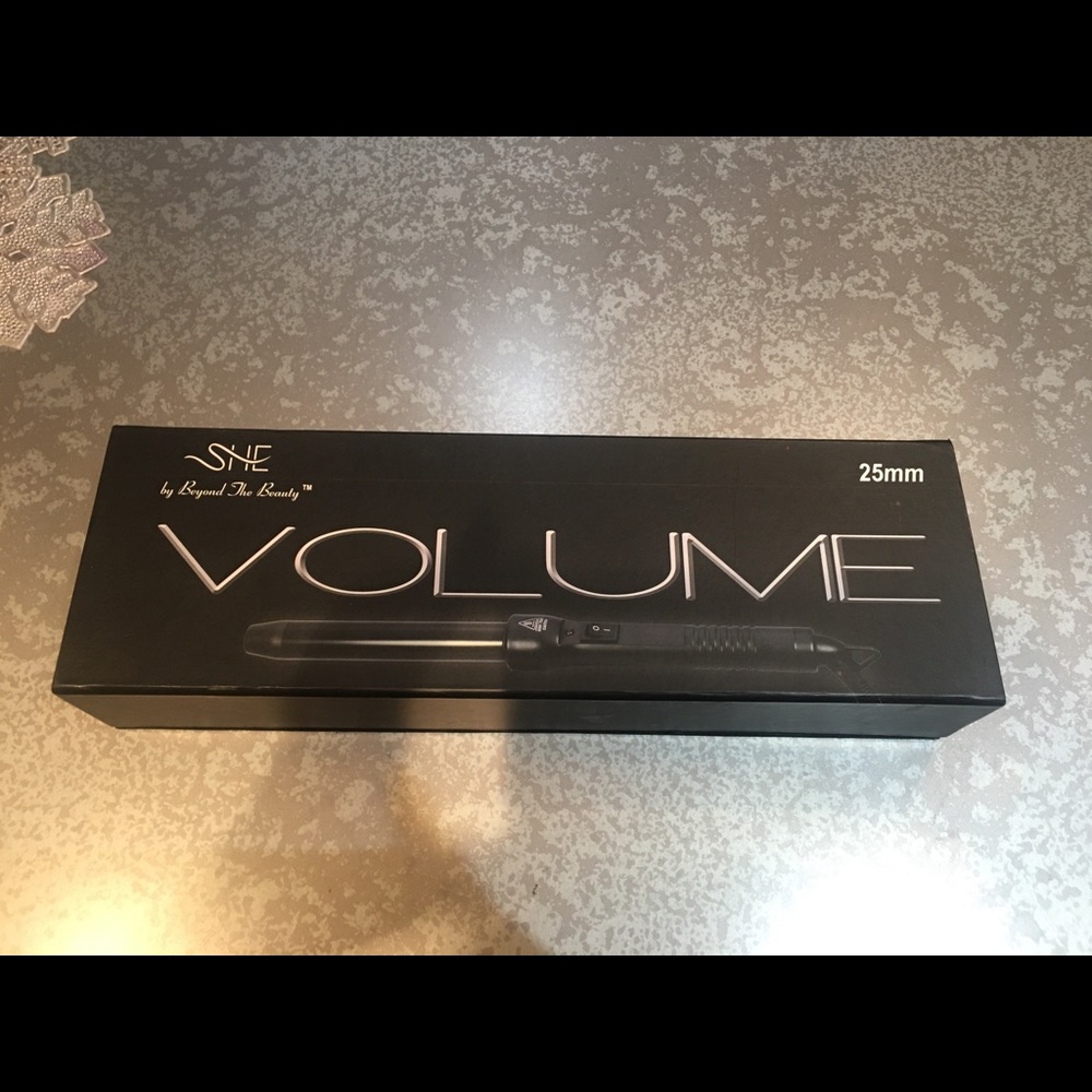 SHE by Beyond The Beauty Ceramic Curling Iron
